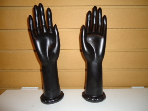 #4002CCS 12"H BLACK PLASTIC HAND