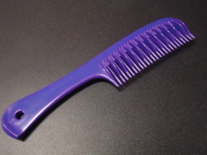 #321A STYLERS tm 8.75" LARGE DETANGLER COMB WITH HANDLE-ASSORTED COLORS