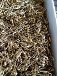#SPINX0-BR GILT FINISHED CARBON STEEL 7/8" SAFETY PINS FROM POLLY PRODUCTS